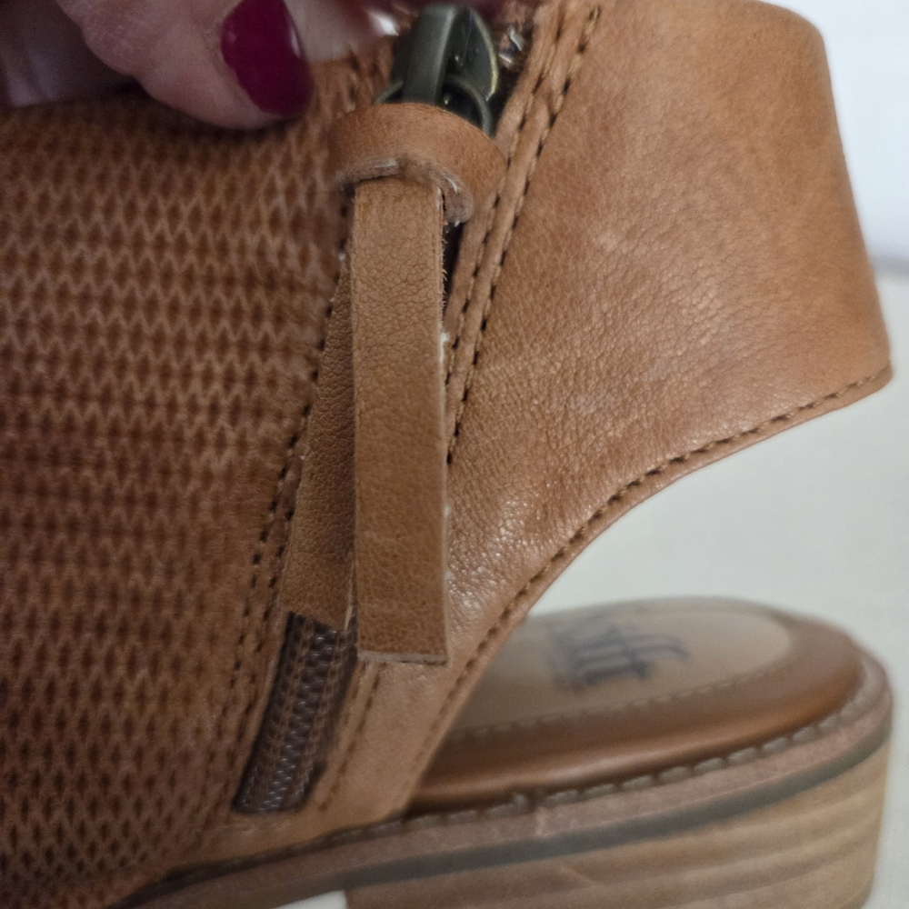 Sofft Tan Leather Women's Natalia Sandals - Picture 3 of 5